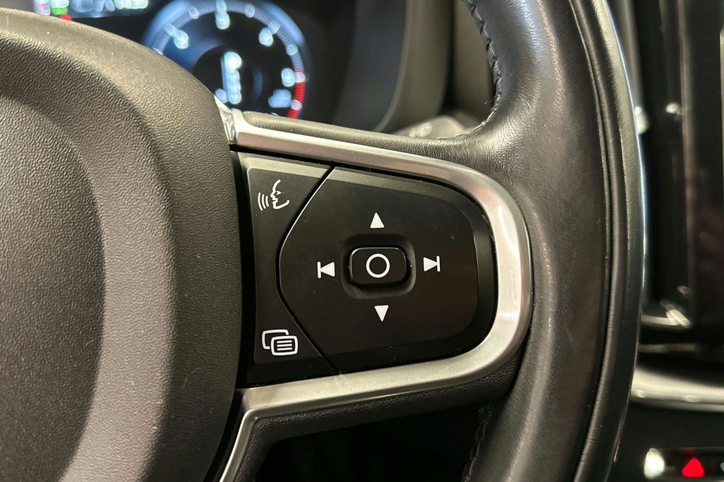 valkoinen Volvo XC60 2017 kuva 20.