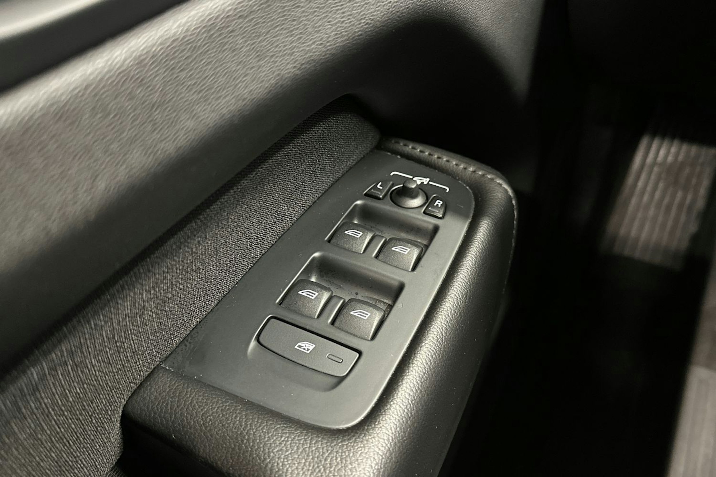 valkoinen Volvo XC60 2017 kuva 21.