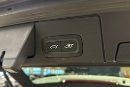 valkoinen Volvo XC60 2017 kuva 23.