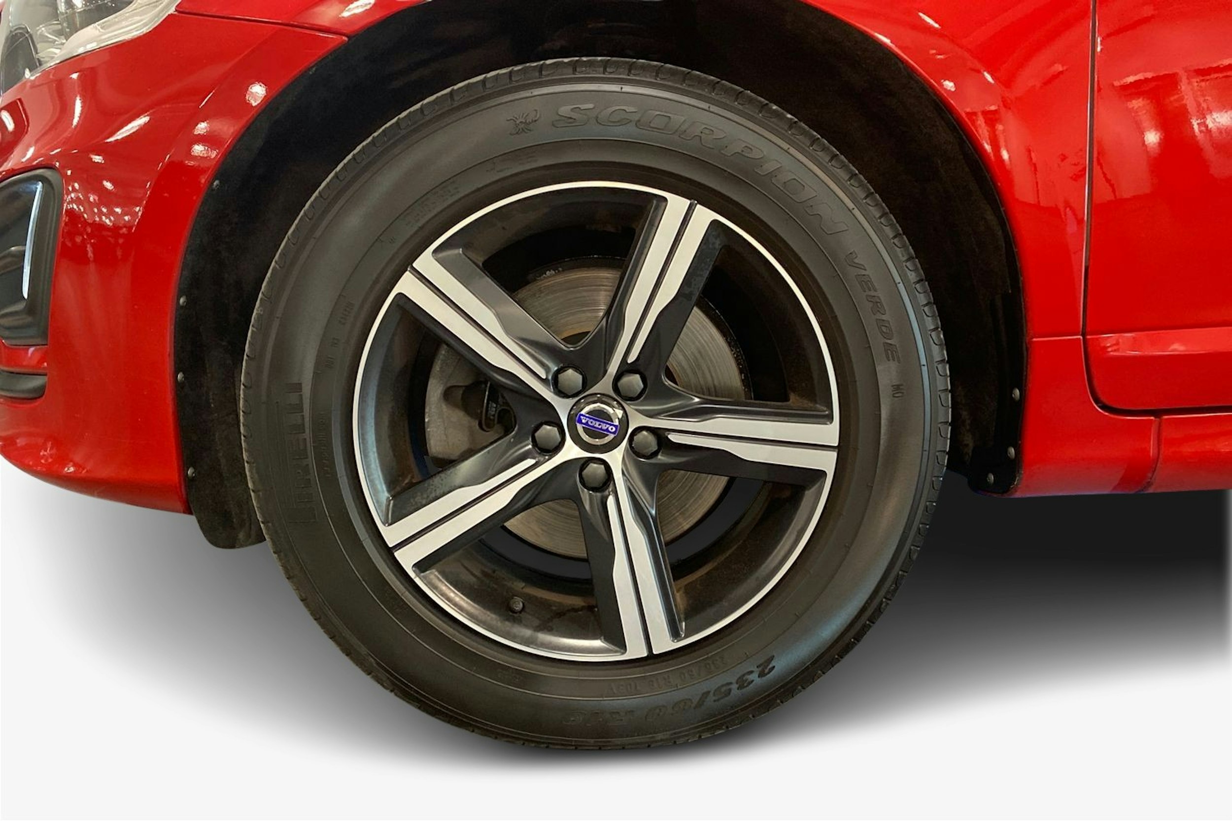 punainen Volvo XC60 2017 kuva 11.