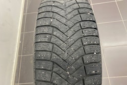 punainen Volvo XC60 2017 kuva 14.