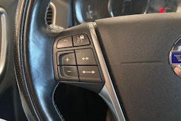 punainen Volvo XC60 2017 kuva 16.