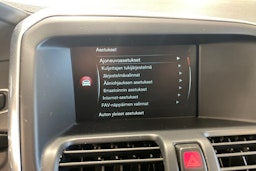 punainen Volvo XC60 2017 kuva 18.