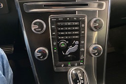 punainen Volvo XC60 2017 kuva 19.