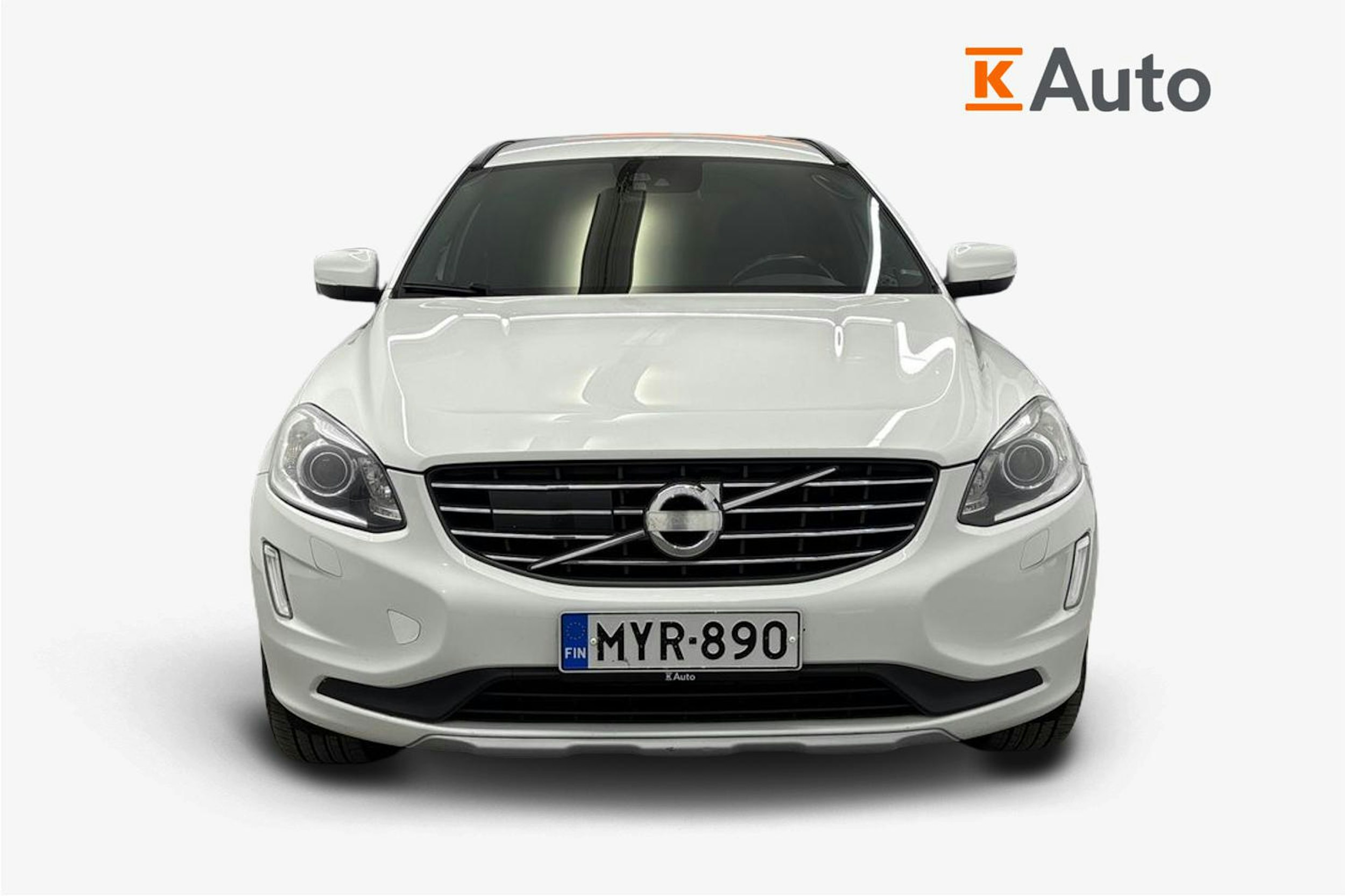 Valkoinen Volvo XC60 2017 kuva 5.