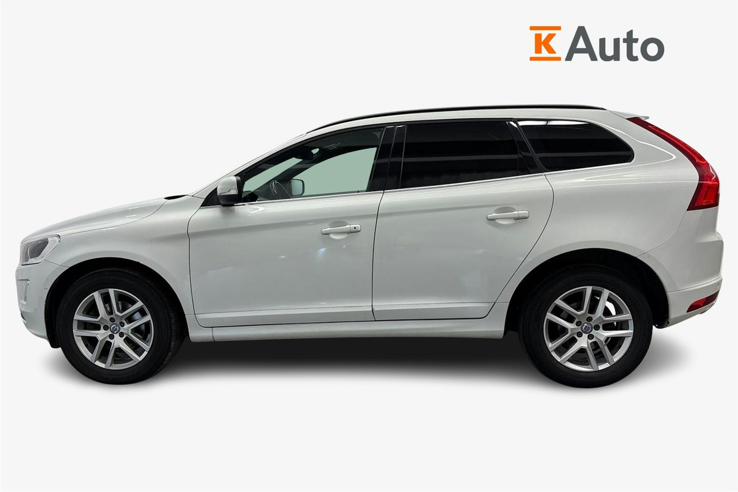 Valkoinen Volvo XC60 2017 kuva 6.