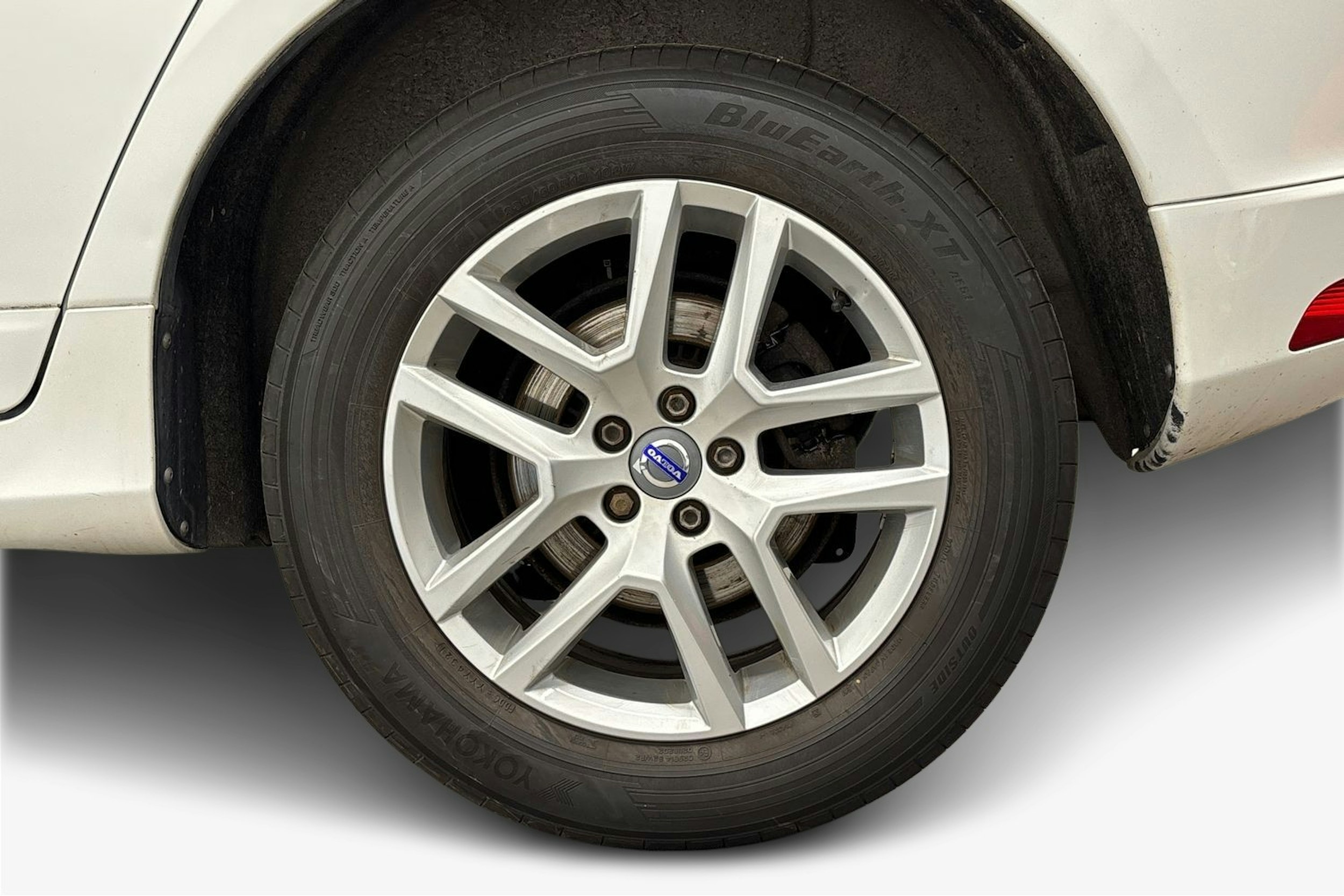 Valkoinen Volvo XC60 2017 kuva 11.