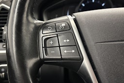 Valkoinen Volvo XC60 2017 kuva 16.