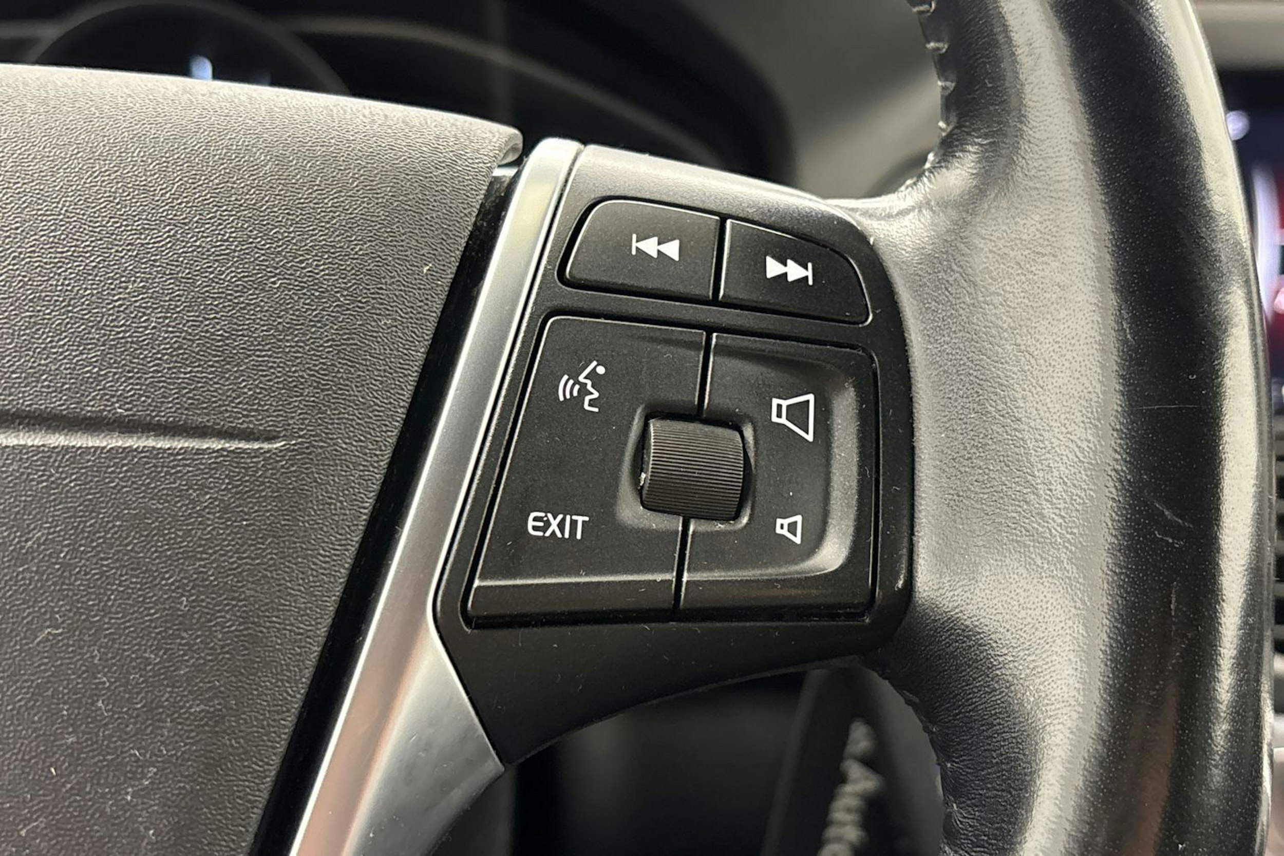 Valkoinen Volvo XC60 2017 kuva 17.