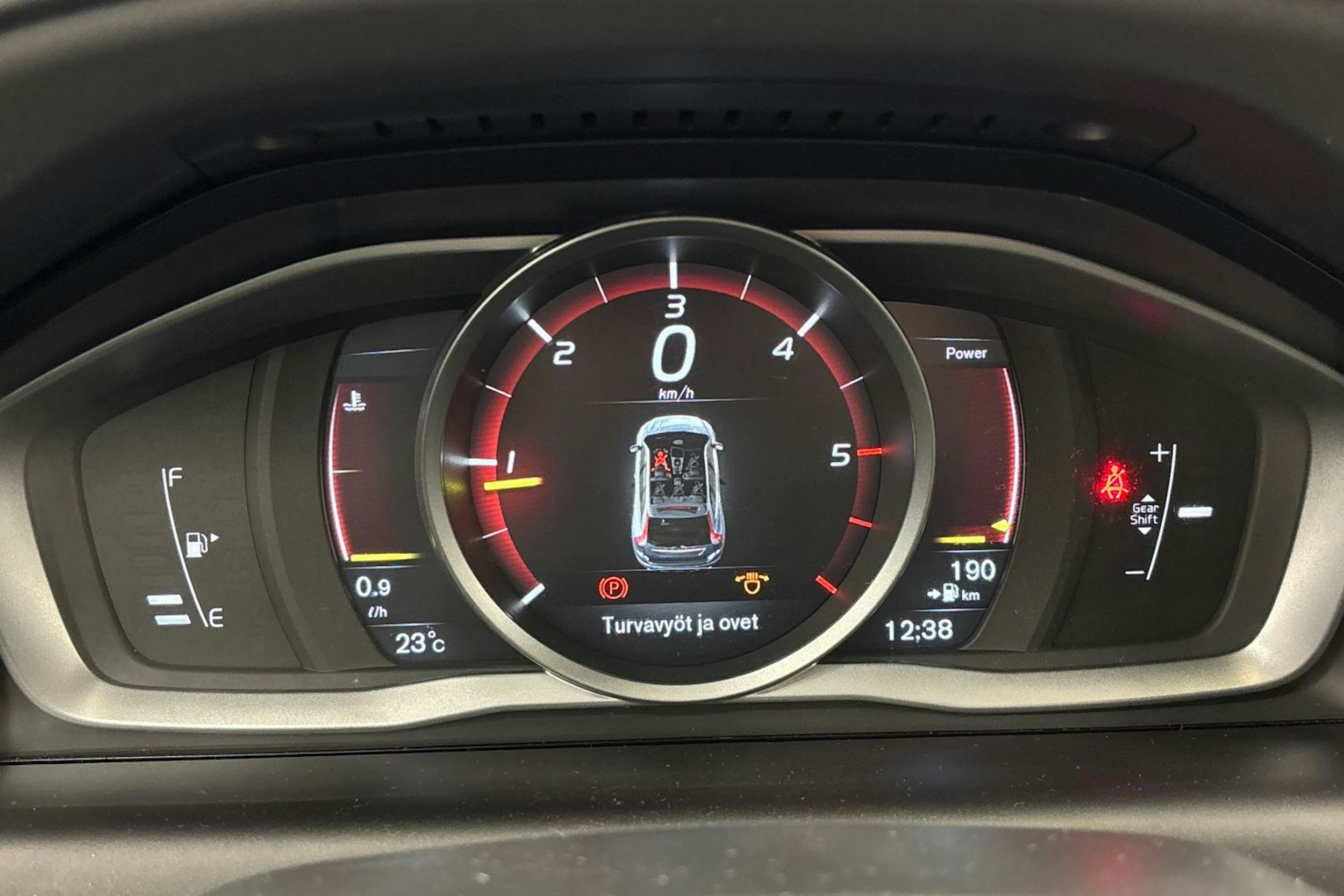 Valkoinen Volvo XC60 2017 kuva 18.
