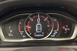 Valkoinen Volvo XC60 2017 kuva 18.