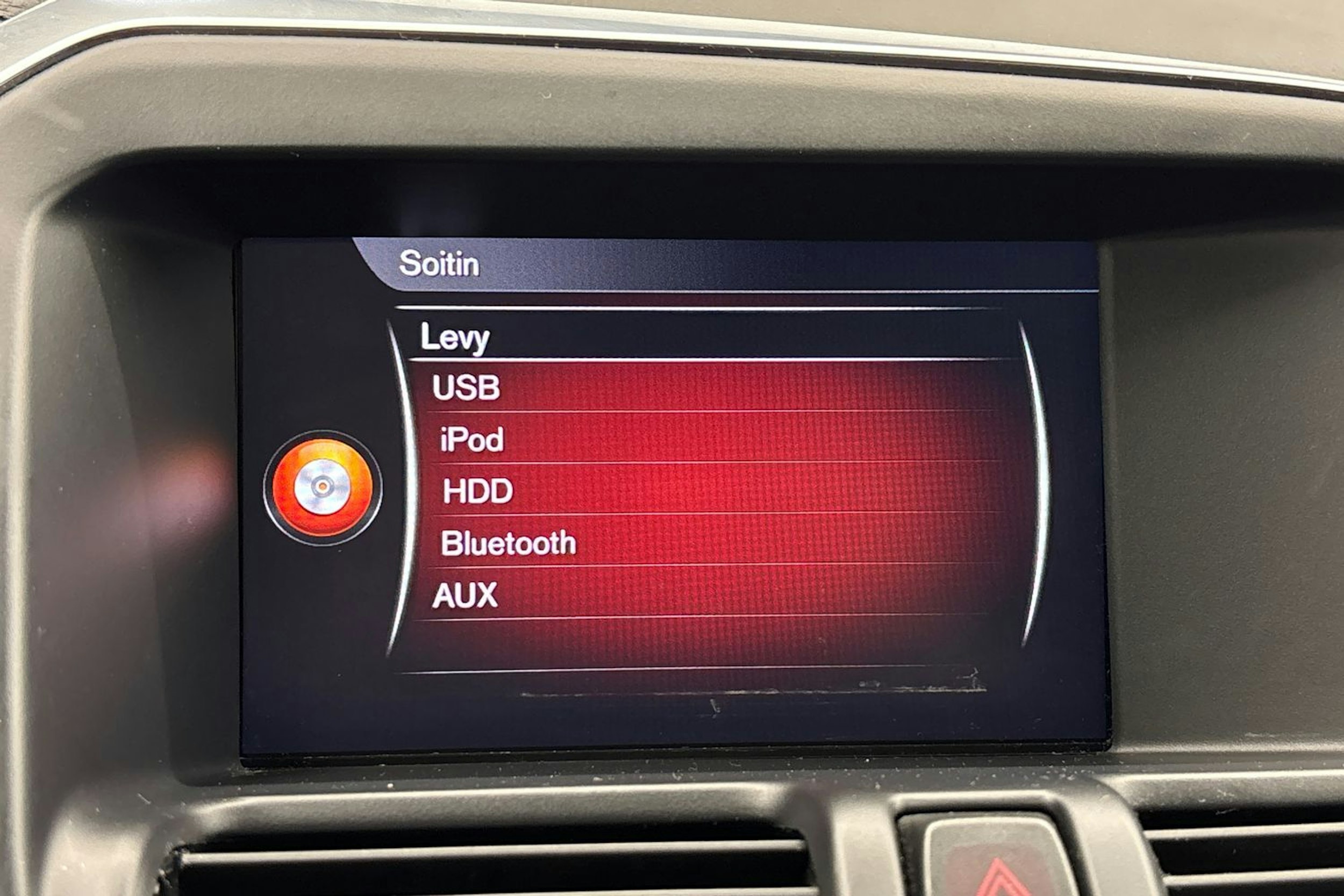 Valkoinen Volvo XC60 2017 kuva 20.