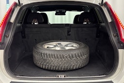 Valkoinen Volvo XC60 2017 kuva 23.