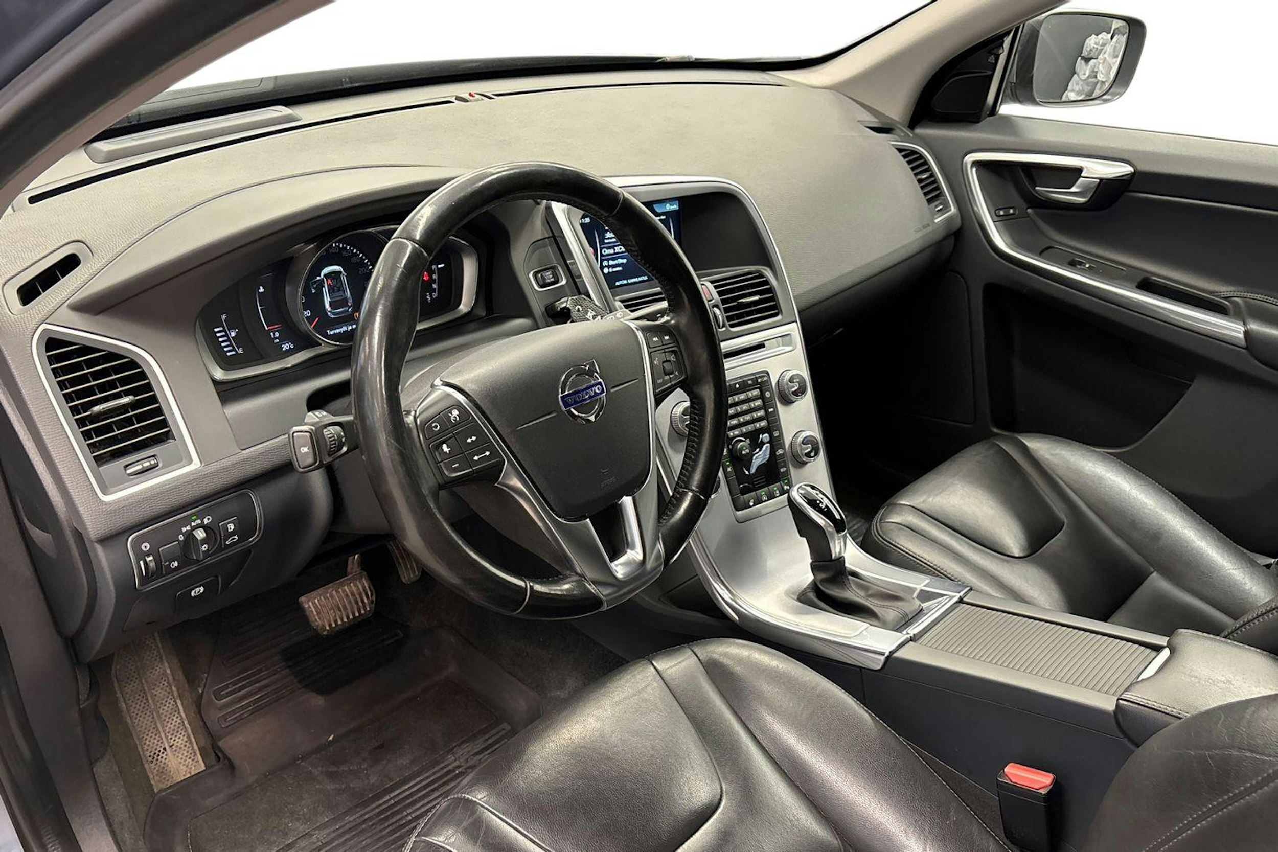 sininen Volvo XC60 2017 kuva 7.