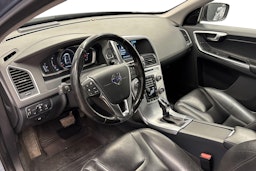 sininen Volvo XC60 2017 kuva 7.