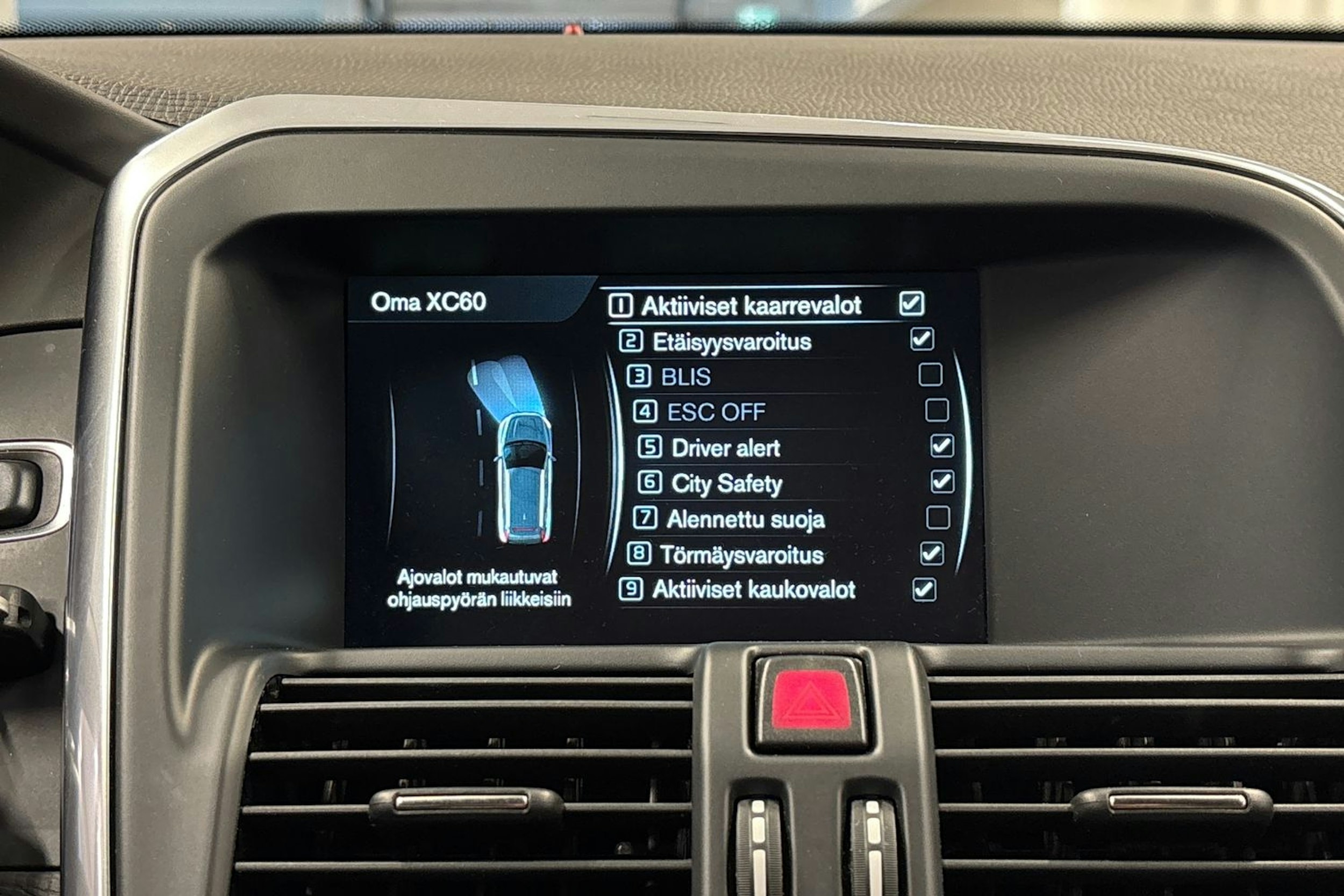 sininen Volvo XC60 2017 kuva 20.