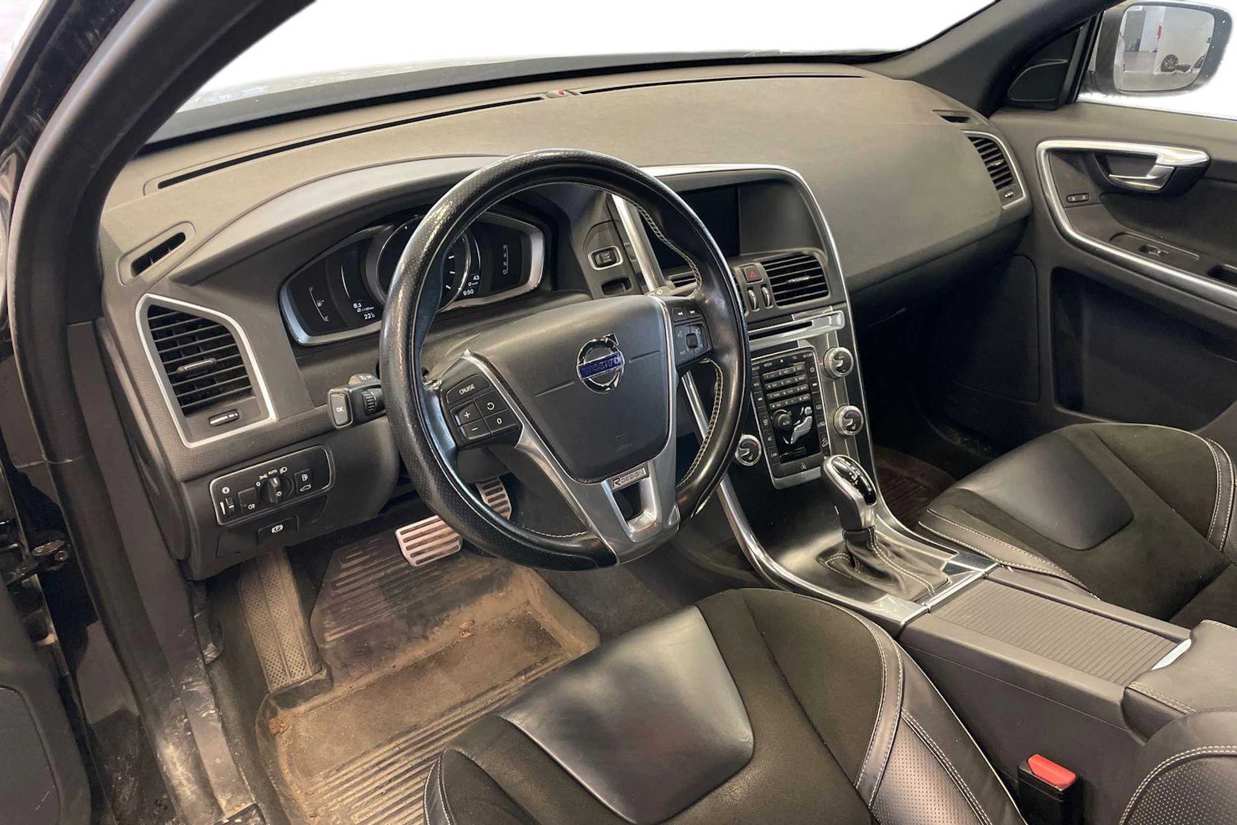 musta Volvo XC60 2017 kuva 3.