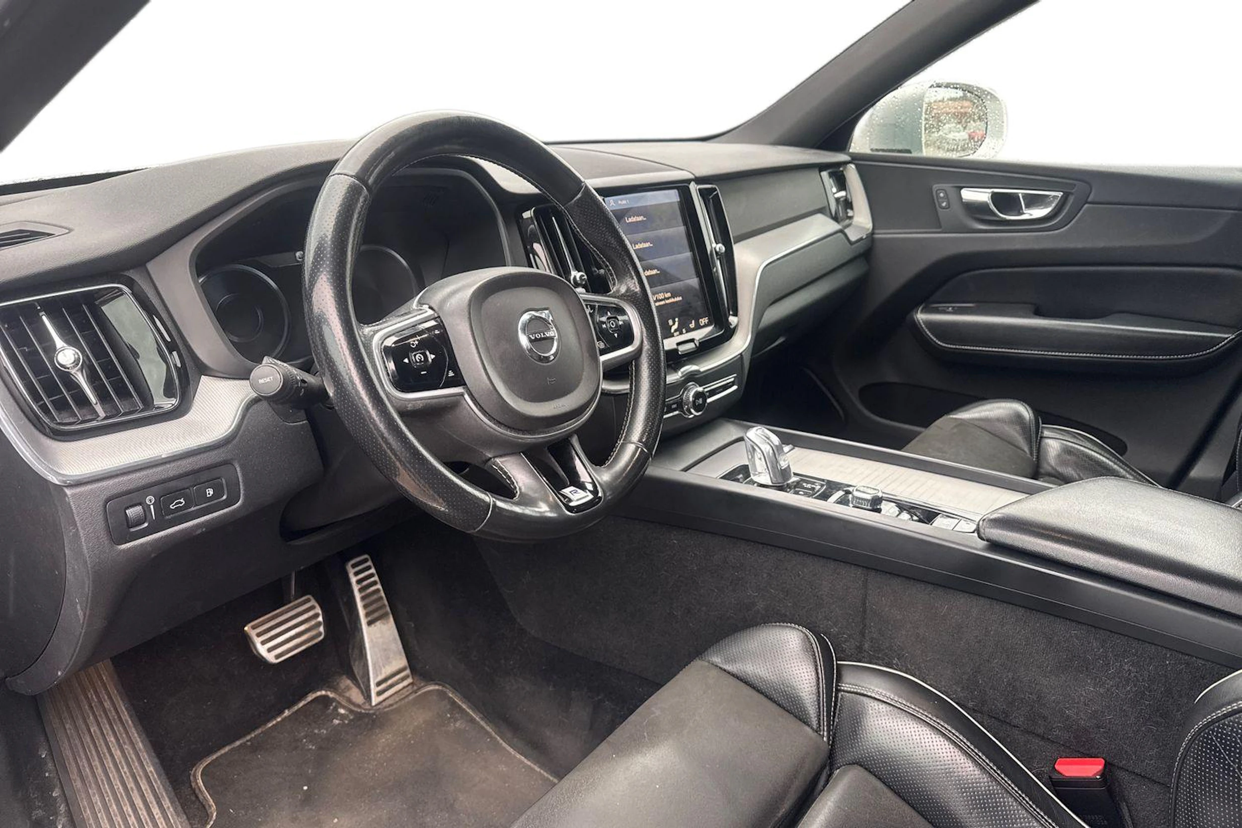 valkoinen Volvo XC60 2017 kuva 3.