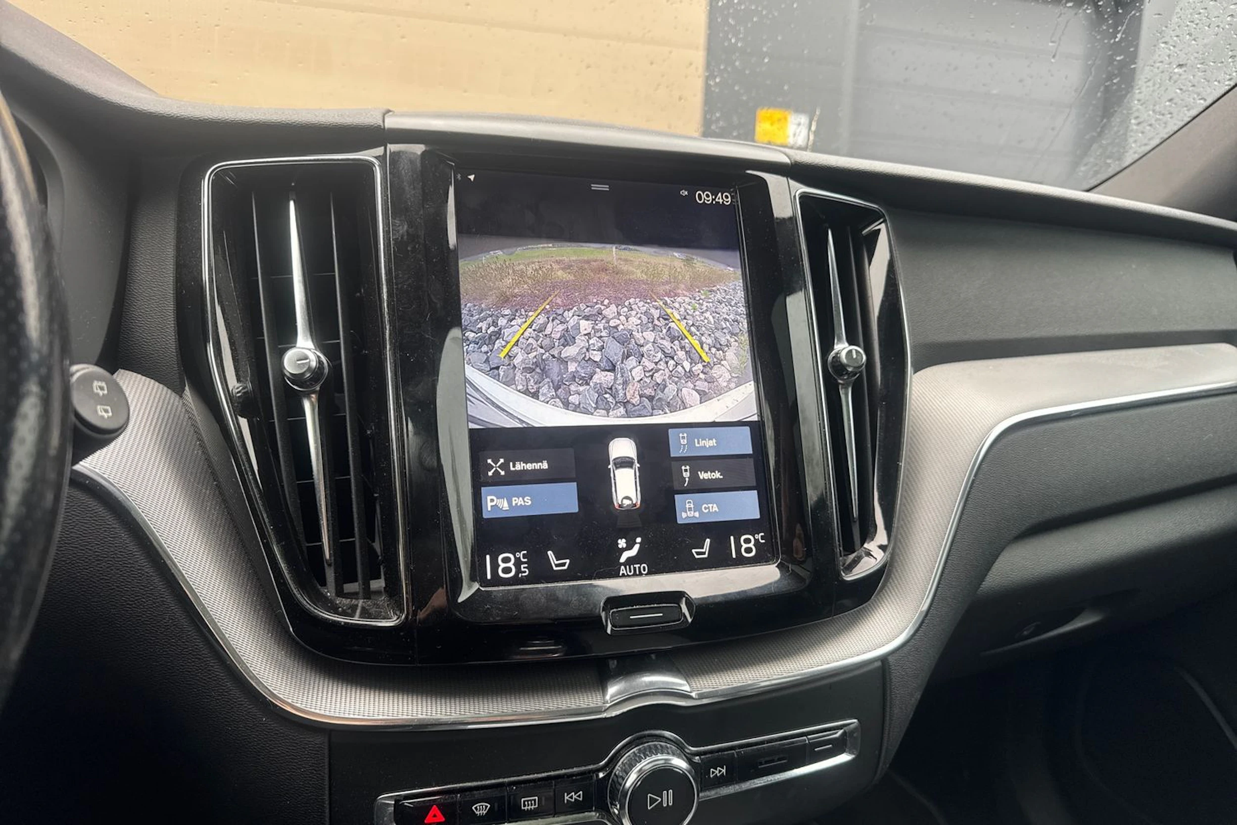 valkoinen Volvo XC60 2017 kuva 5.