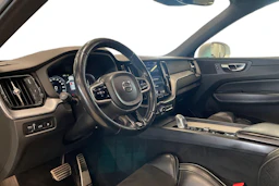 valkoinen Volvo XC60 2018 kuva 8.