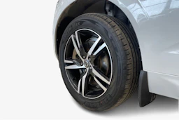 valkoinen Volvo XC60 2018 kuva 12.