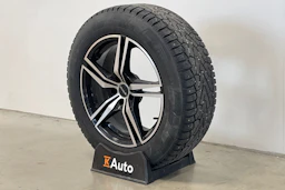 valkoinen Volvo XC60 2018 kuva 13.