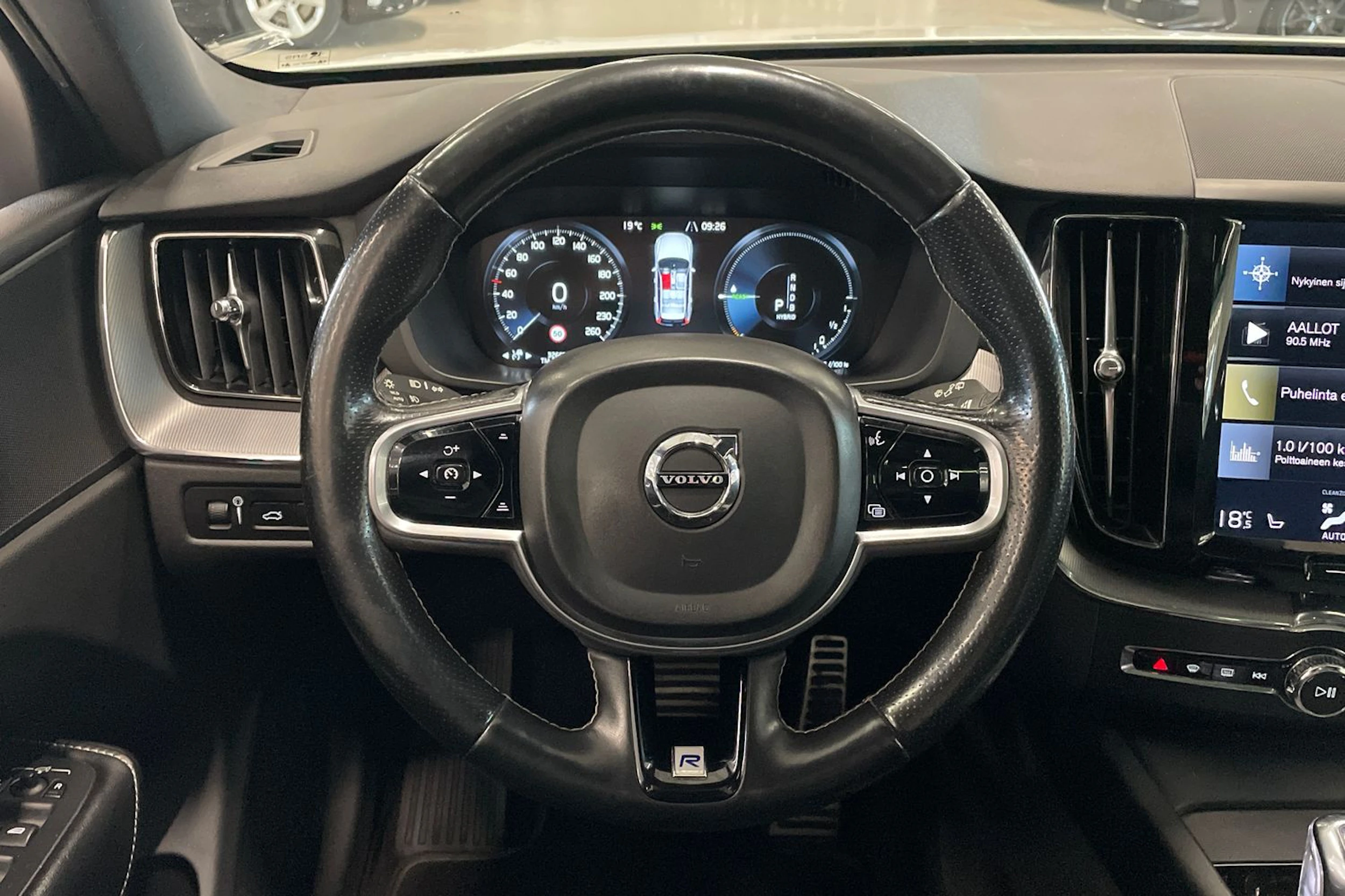 valkoinen Volvo XC60 2018 kuva 18.