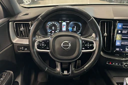 valkoinen Volvo XC60 2018 kuva 18.