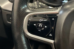 valkoinen Volvo XC60 2018 kuva 21.