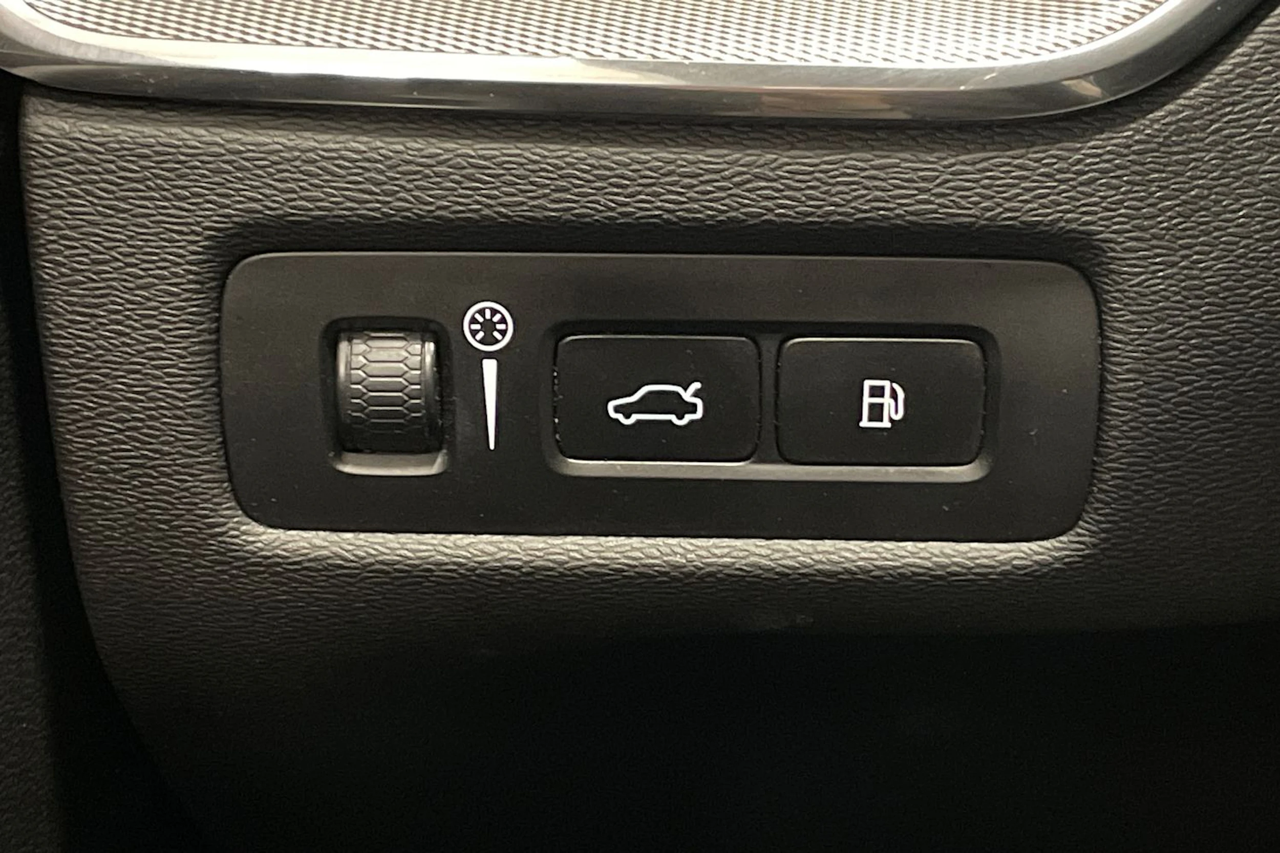 valkoinen Volvo XC60 2018 kuva 22.