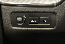 valkoinen Volvo XC60 2018 kuva 22.