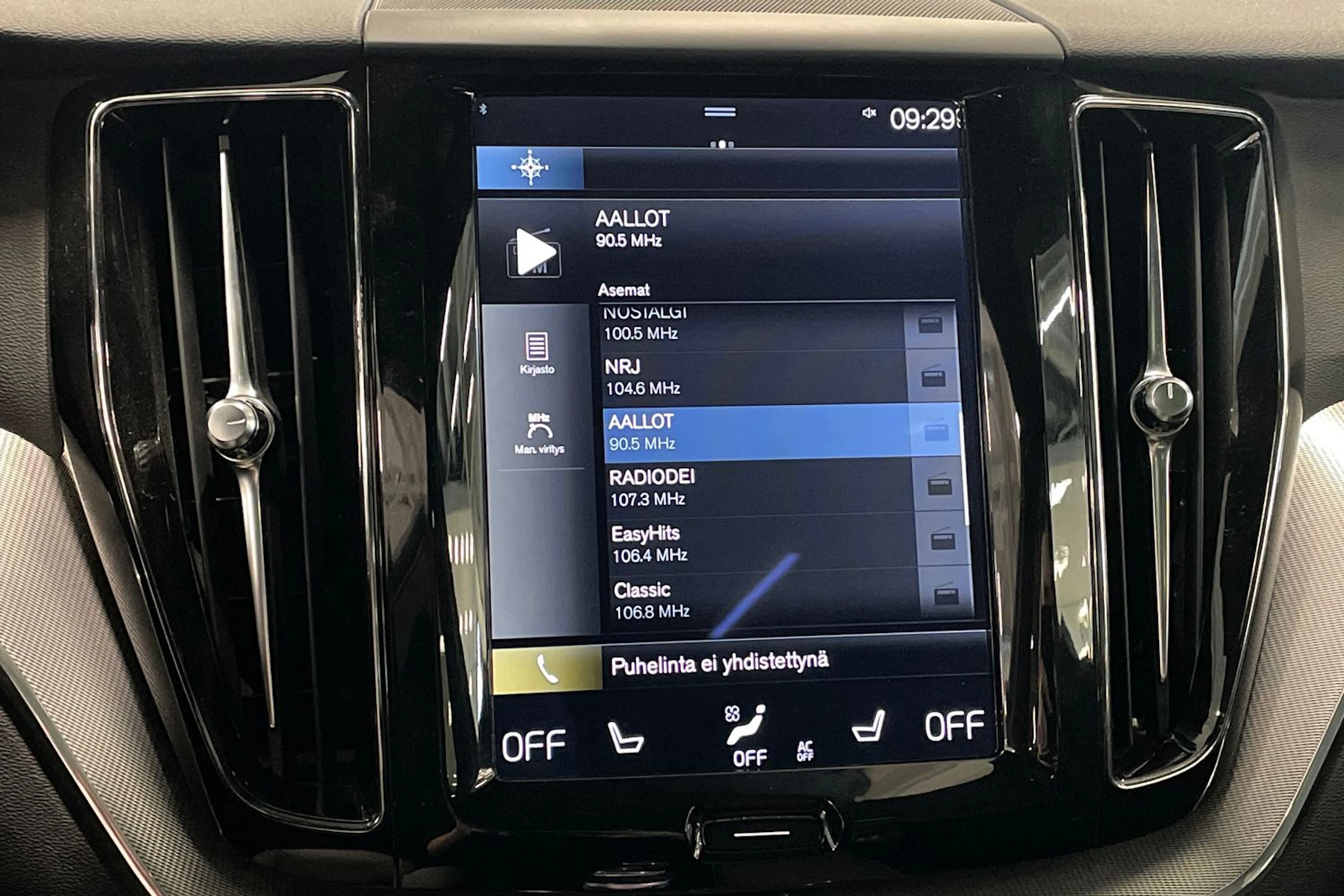 valkoinen Volvo XC60 2018 kuva 23.