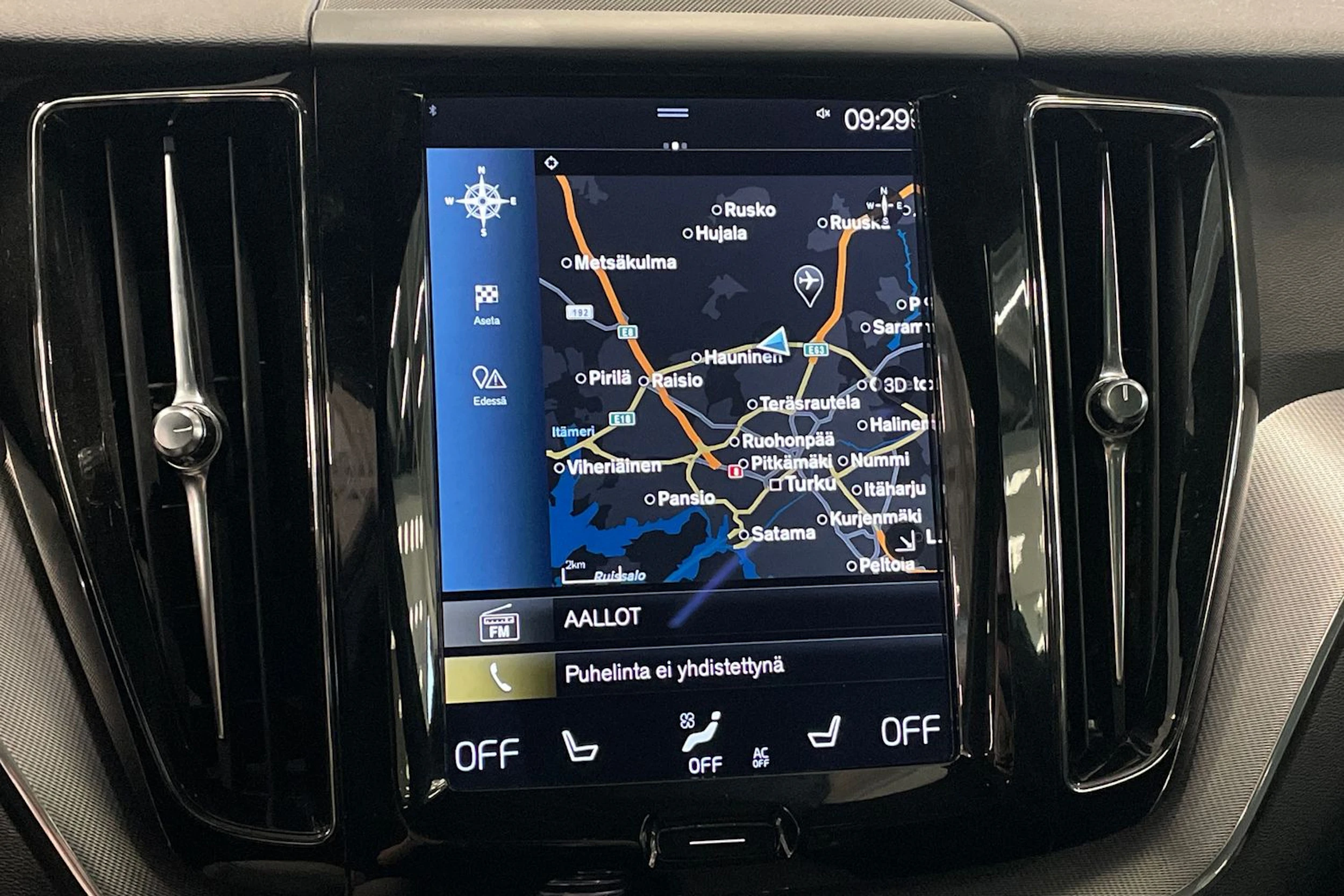 valkoinen Volvo XC60 2018 kuva 24.