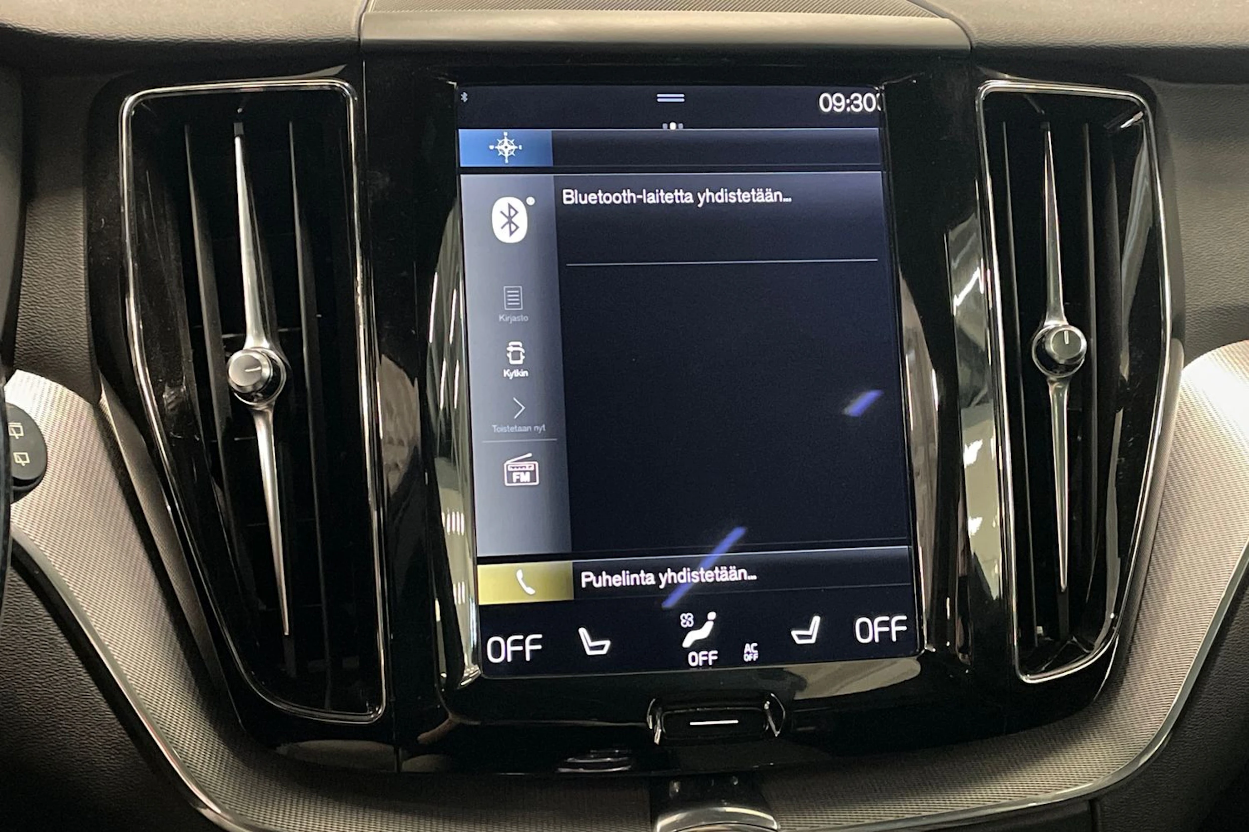 valkoinen Volvo XC60 2018 kuva 25.