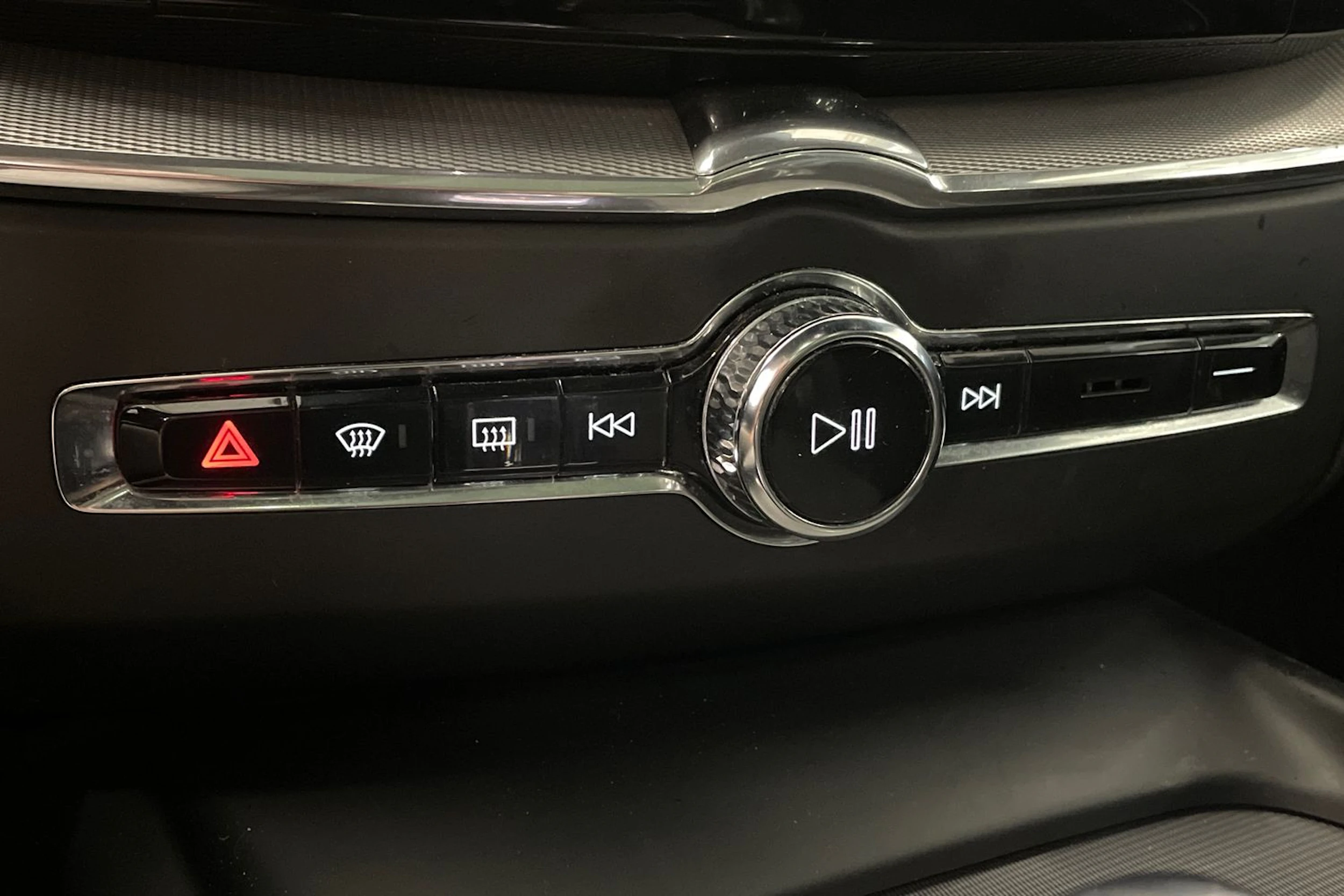 valkoinen Volvo XC60 2018 kuva 30.