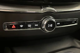 valkoinen Volvo XC60 2018 kuva 30.