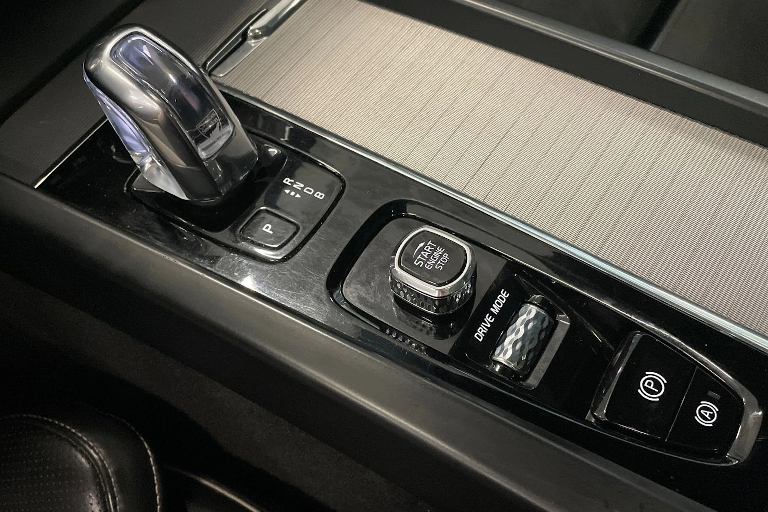 valkoinen Volvo XC60 2018 kuva 31.
