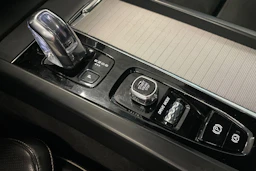 valkoinen Volvo XC60 2018 kuva 31.