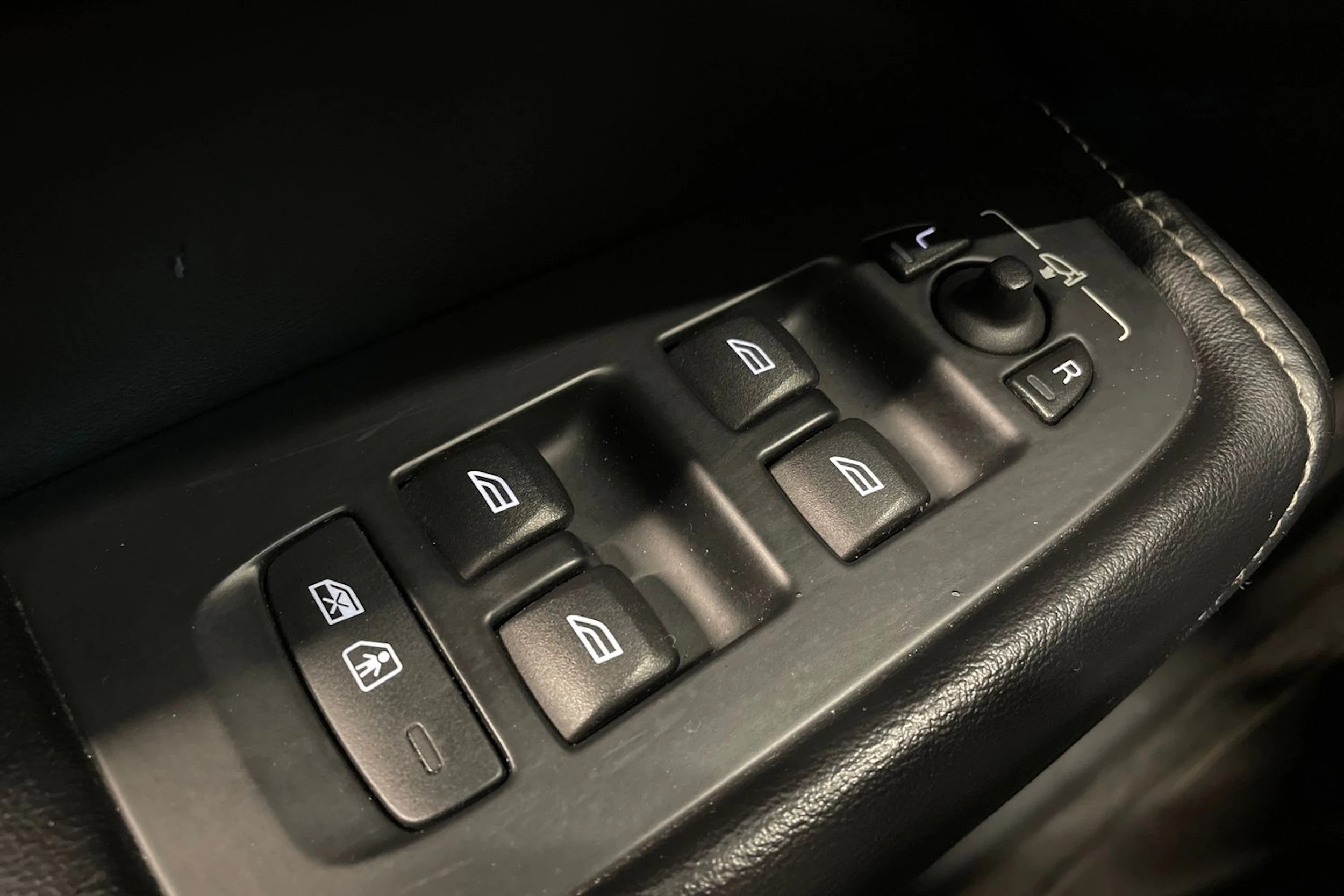 valkoinen Volvo XC60 2018 kuva 32.