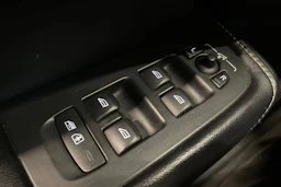valkoinen Volvo XC60 2018 kuva 32.