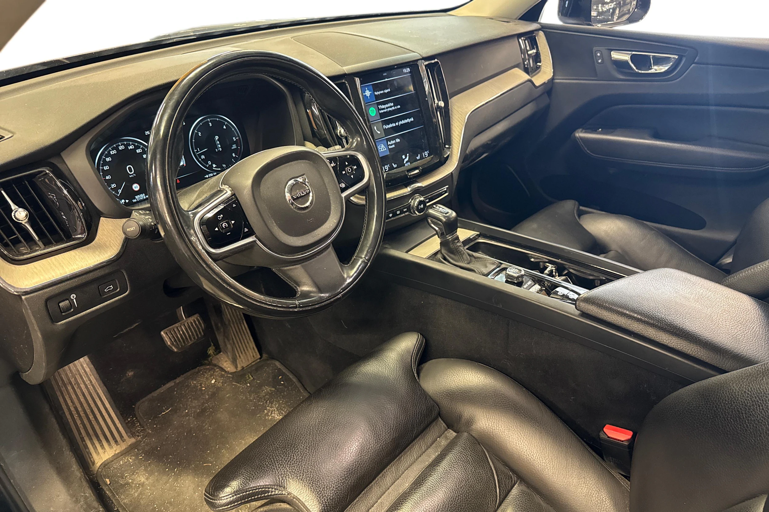 musta Volvo XC60 2017 kuva 3.