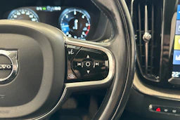 musta Volvo XC60 2018 kuva 14.