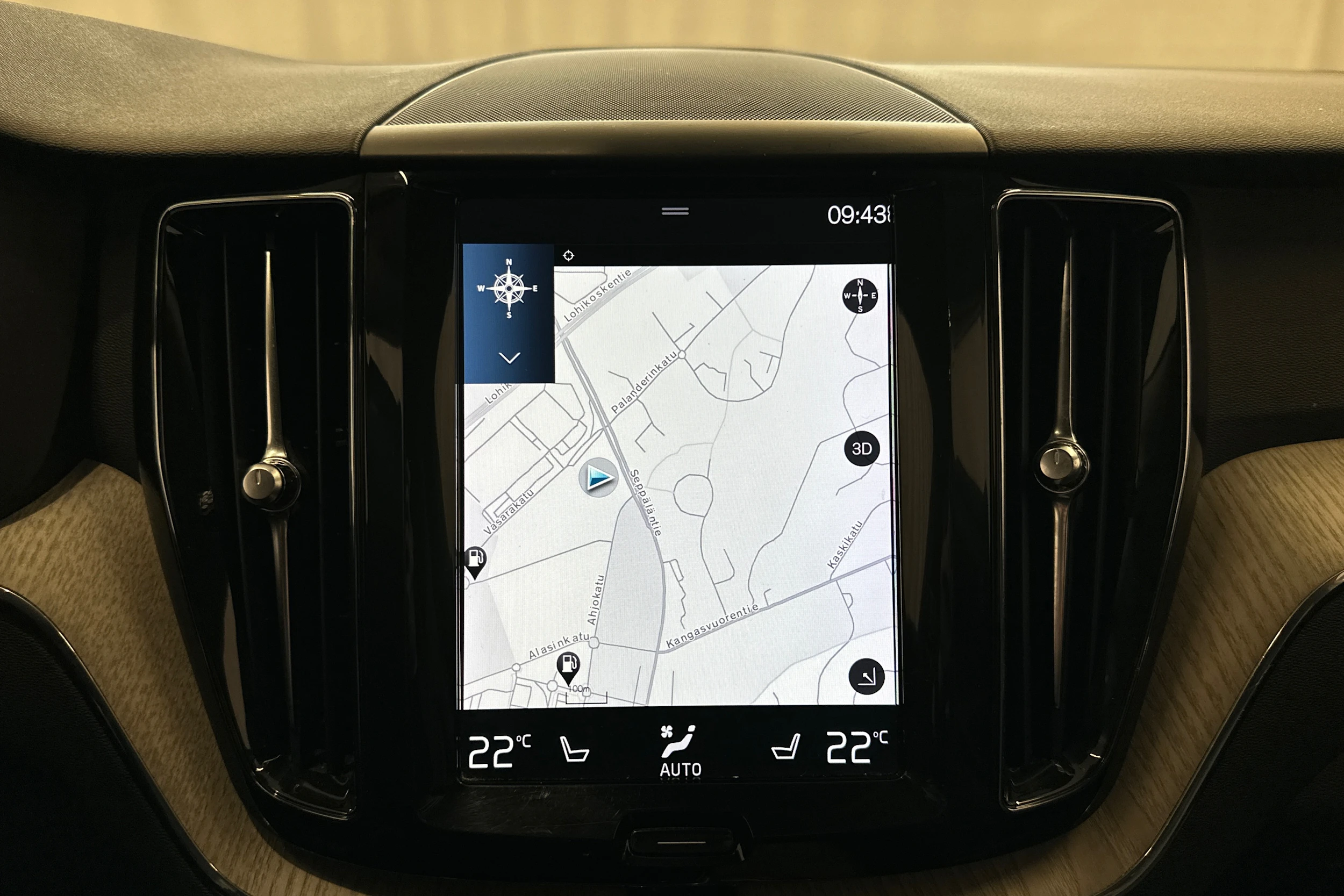 musta Volvo XC60 2018 kuva 17.
