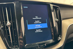 musta Volvo XC60 2018 kuva 21.