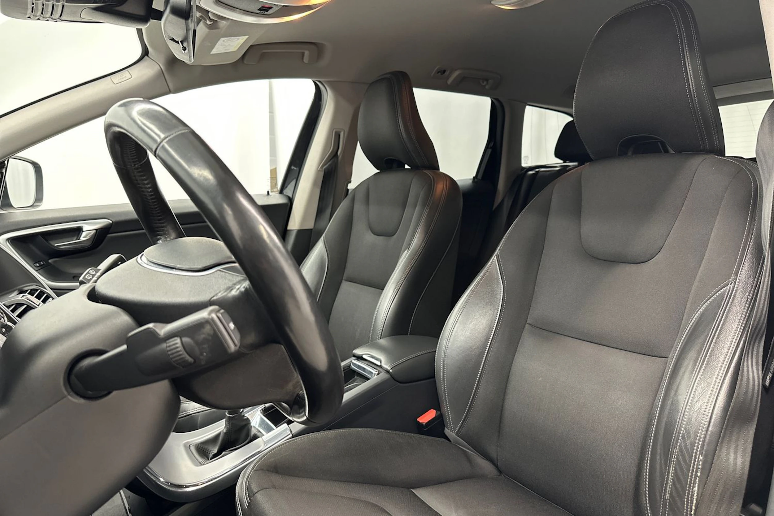 harmaa Volvo XC60 2017 kuva 10.