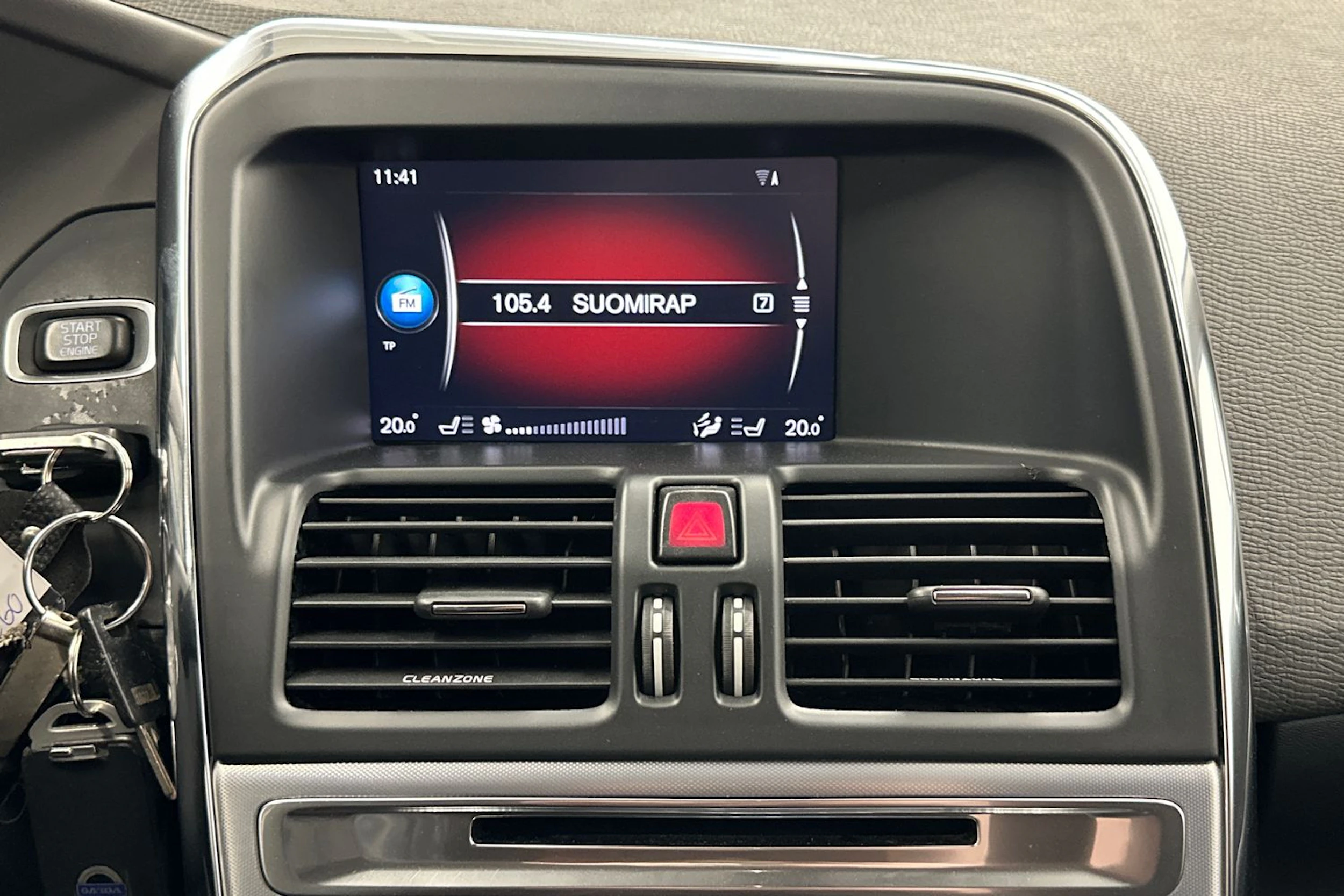 harmaa Volvo XC60 2017 kuva 11.