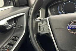 harmaa Volvo XC60 2017 kuva 13.