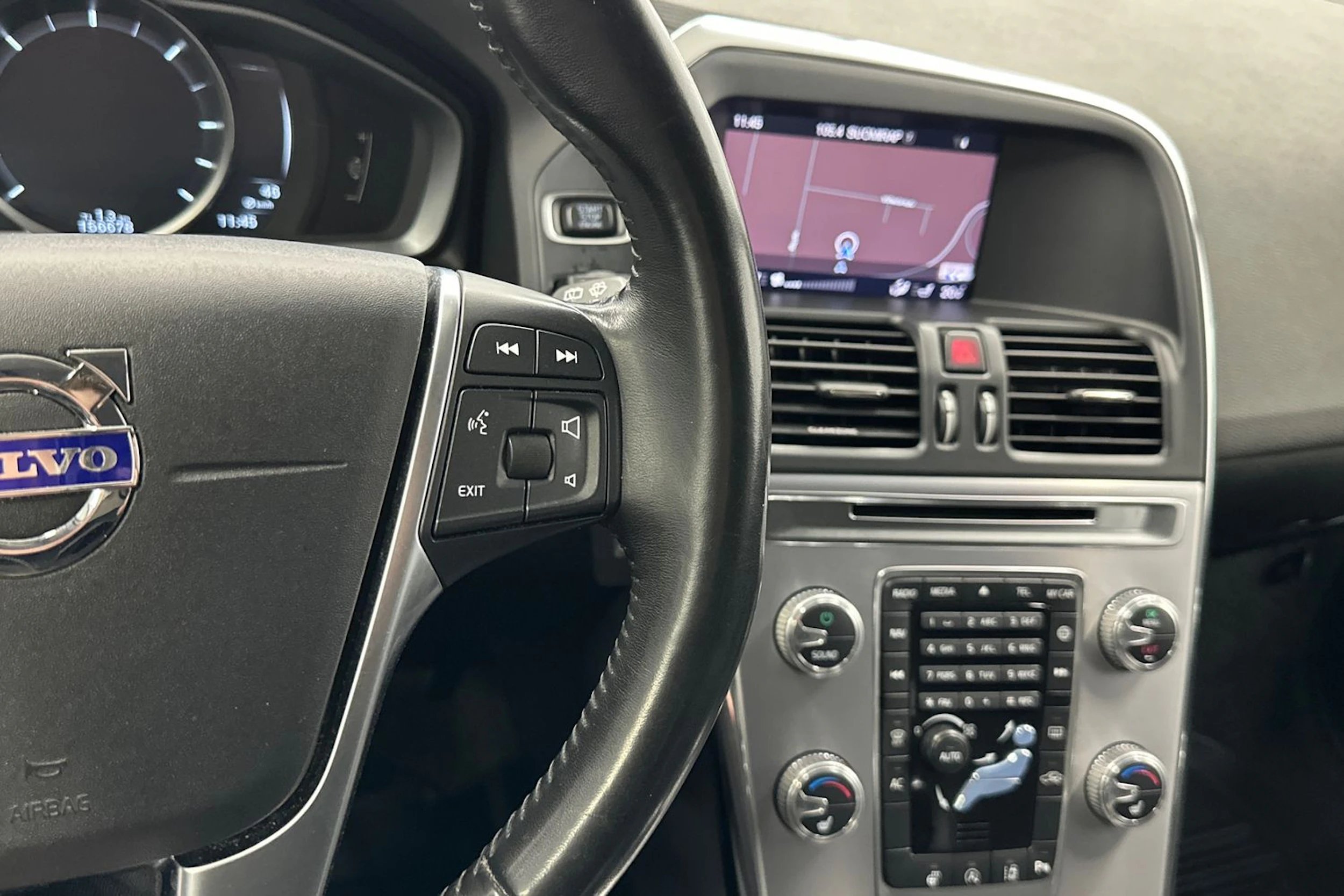 harmaa Volvo XC60 2017 kuva 14.