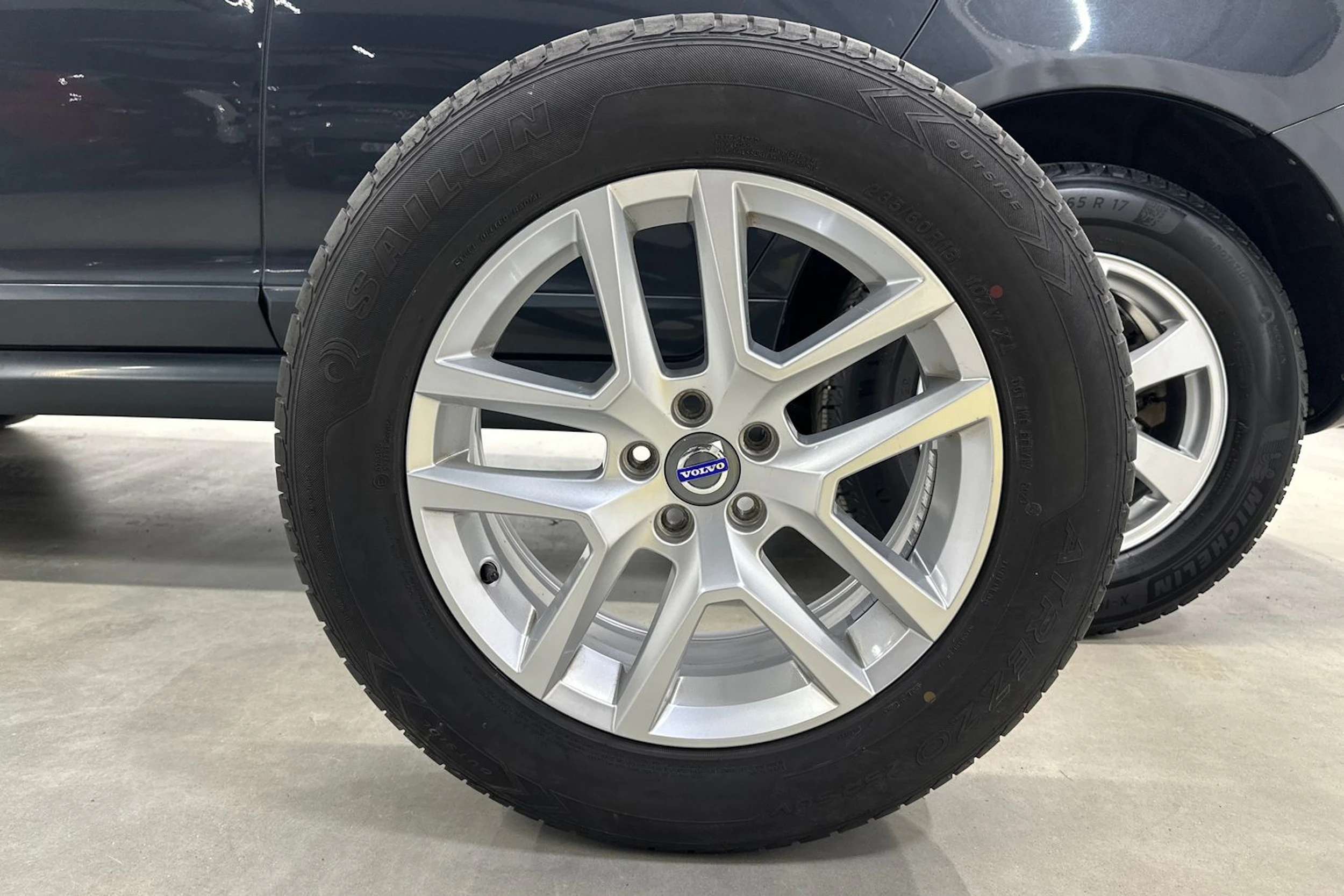 harmaa Volvo XC60 2017 kuva 15.