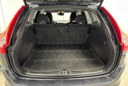 harmaa Volvo XC60 2017 kuva 16.